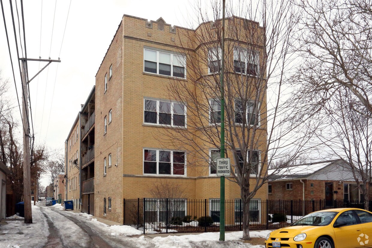 Building Photo - 6414 N Paulina St