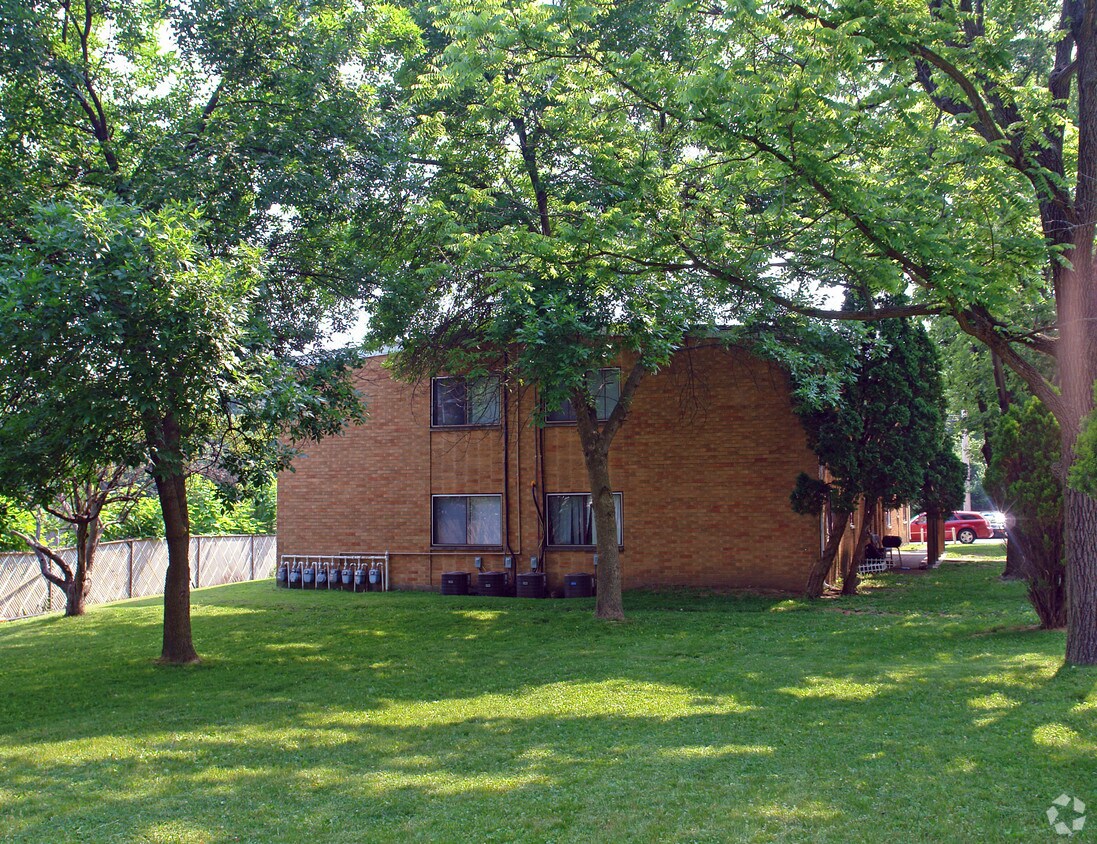 Building Photo - 17-21 Vanderbilt Dr