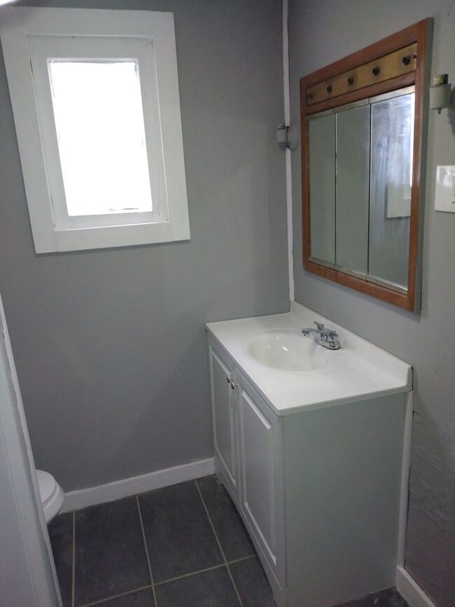 Foto del edificio - Spacious 2 Bedroom 1 Bathroom