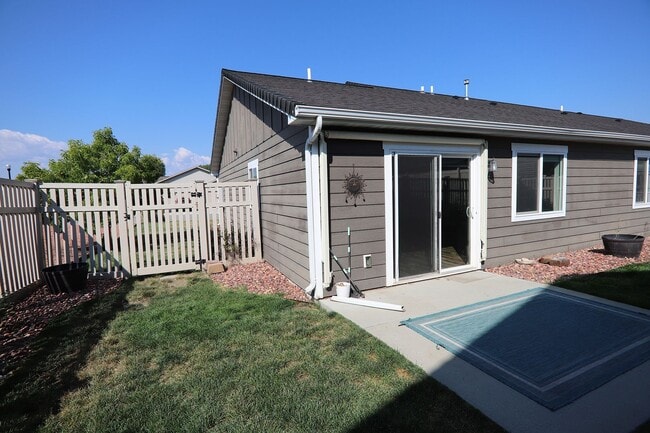 Building Photo - Newer patio home