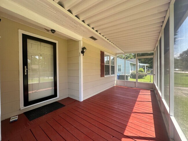 Foto del edificio - 5212 Spruce Dr