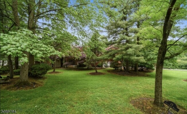 Building Photo - 15 Graymoor Rd