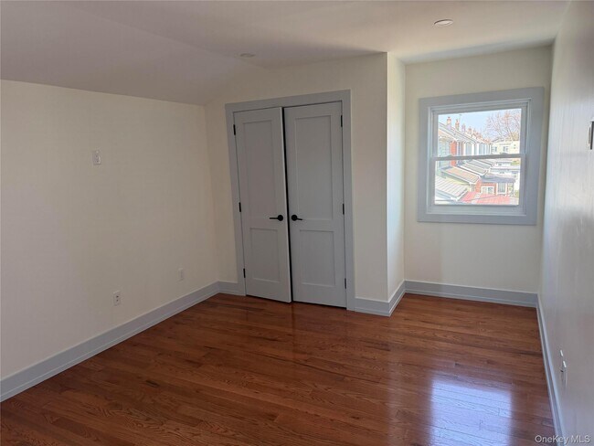 Foto del edificio - 202-07 Linden Blvd