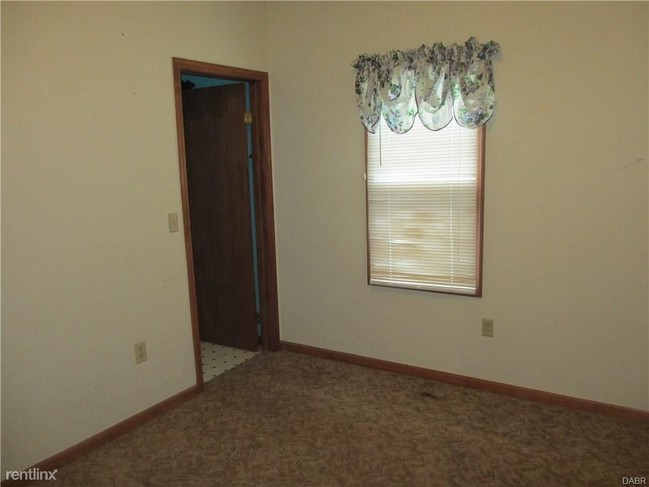 Building Photo - 2 br, 1 bath House - 3520 E. Second st
