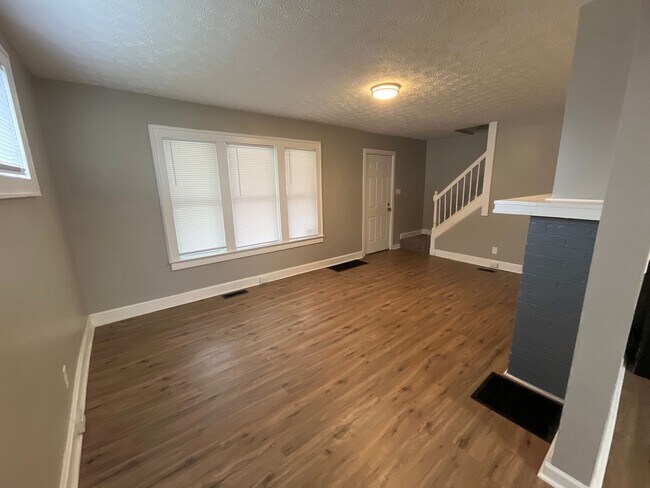 Building Photo - 3 Bedroom 1 Bathroom Single Family Home