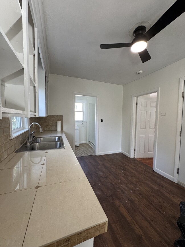 Building Photo - 36 School St