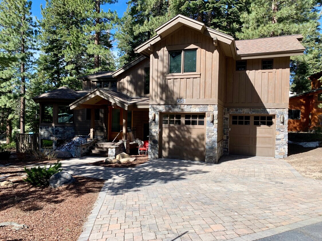 Primary Photo - 651 Saddlehorn Dr