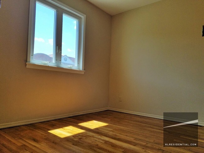 Building Photo - 2522 33rd St