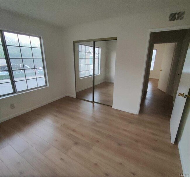 Building Photo - 3851 Amberly Dr