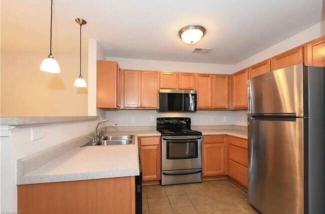 Foto del edificio - 5236 Hilltop Rd