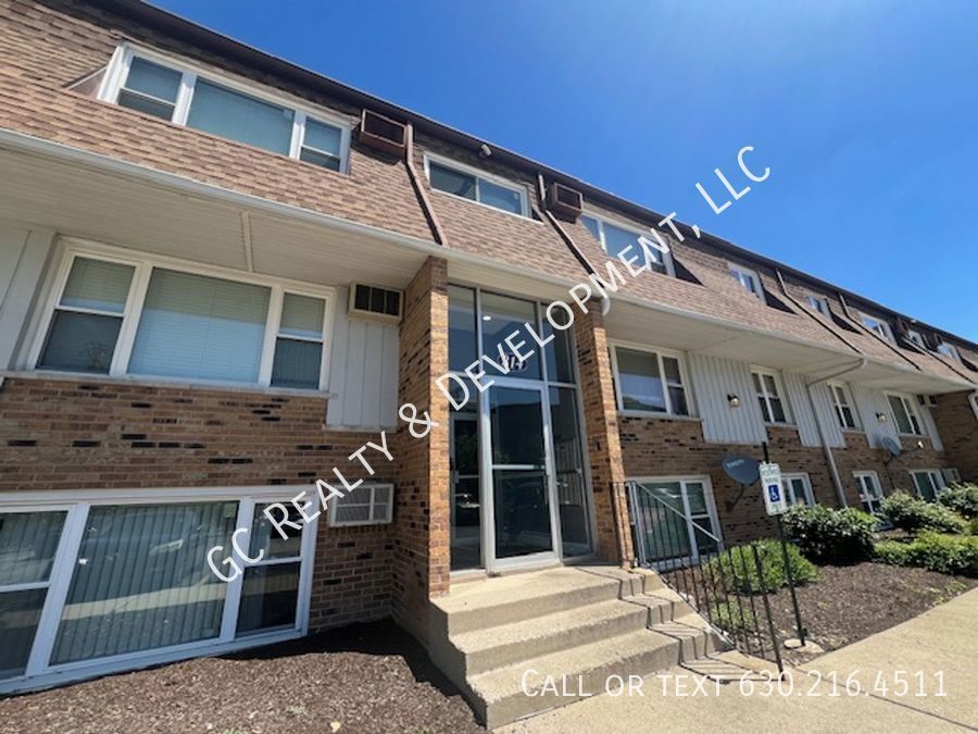 Primary Photo - ***WESTMONT / LARGE 1 BEDROOM / HEAT INCLU...