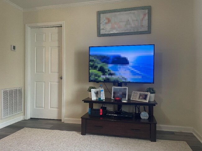 Foto del edificio - 623 Whitehall Rd