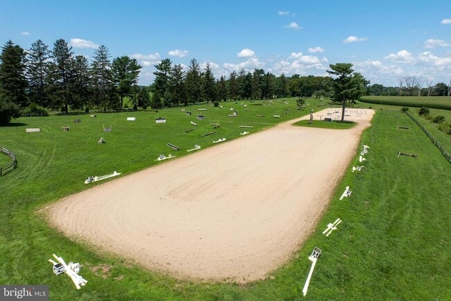 Building Photo - 1560 W Doe Run Rd