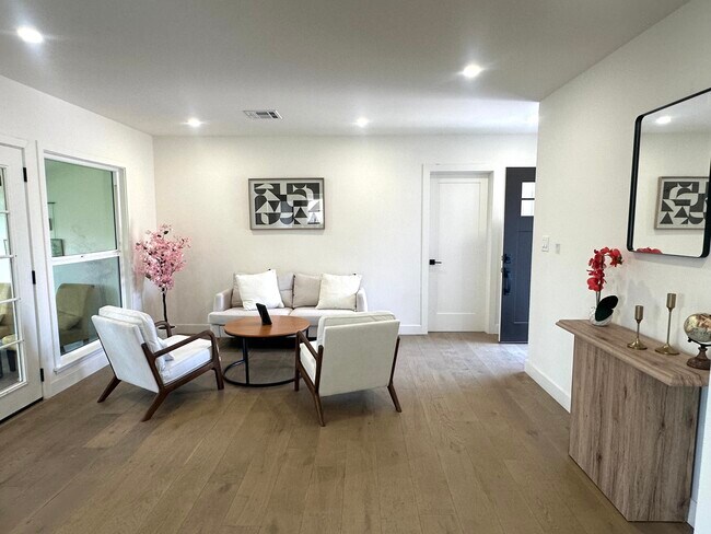 Foto del edificio - 16913 Covello St