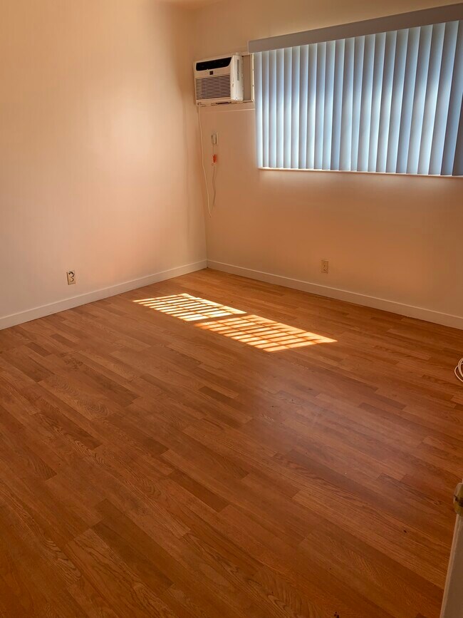 Building Photo - 14720 Strathern St