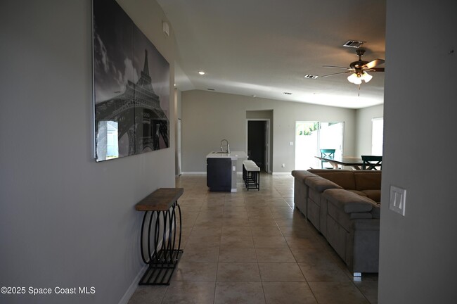 Foto del edificio - 1674 Tilly St SE