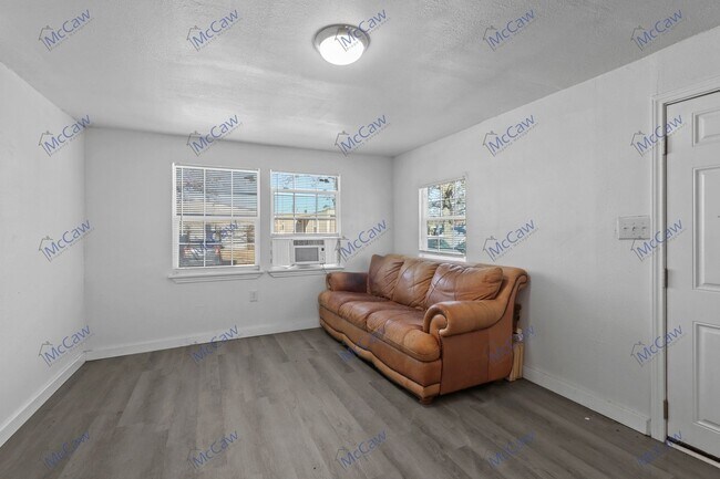 Building Photo - Spacious 2/1 Mobile Home in Denison!