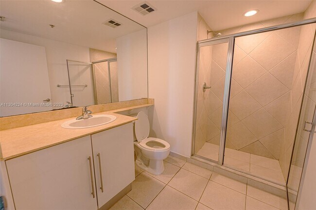 Foto del edificio - 325 S Biscayne Blvd