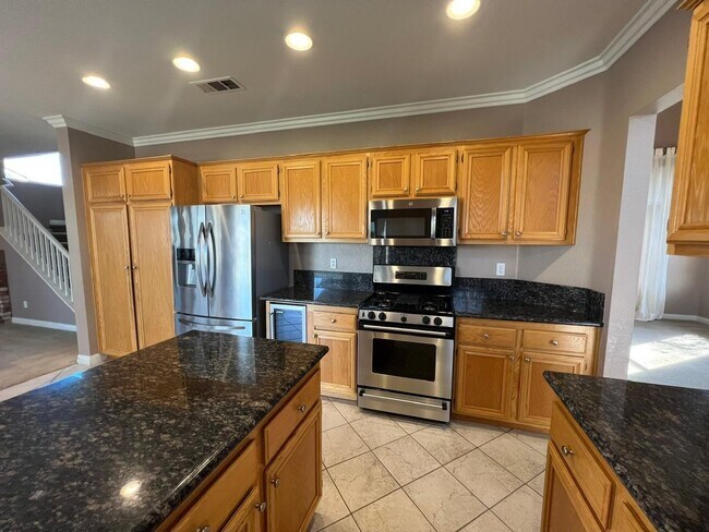 Building Photo - 365 Point Windemere Pl