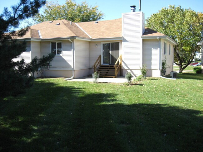 Building Photo - Ben Inc Duplexes - Scwalb Realty