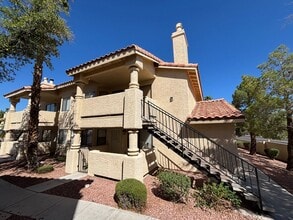 Building Photo - 1105 N Buffalo Dr
