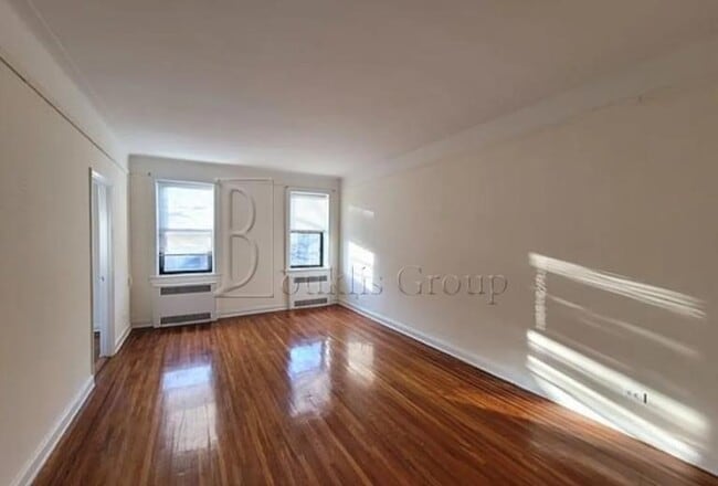 Foto del edificio - 1 bedroom in BAYSIDE NY 11361