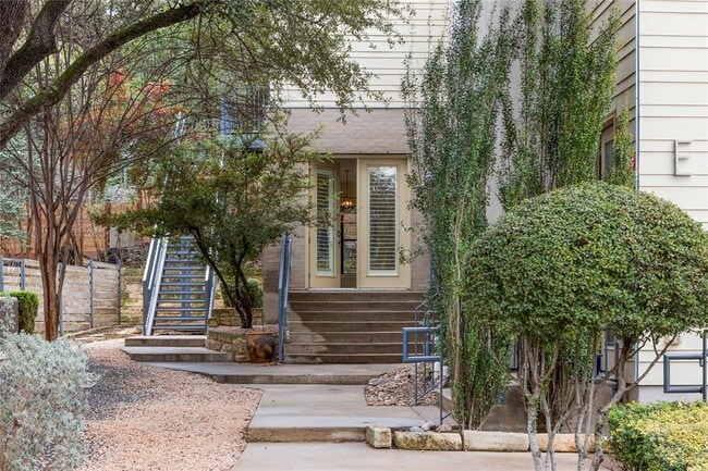 Building Photo - 707 Cardinal Ln