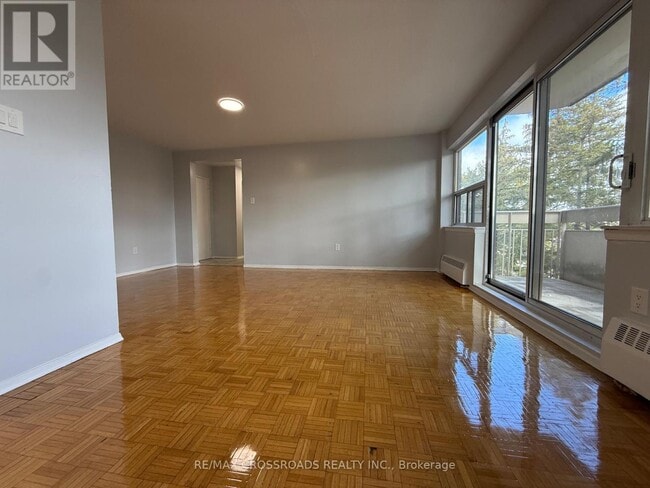 Photo du bâtiment - 1191 Ellesmere Rd