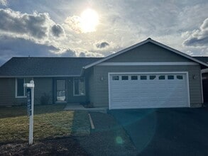 Building Photo - 640 SE Conifer Ct