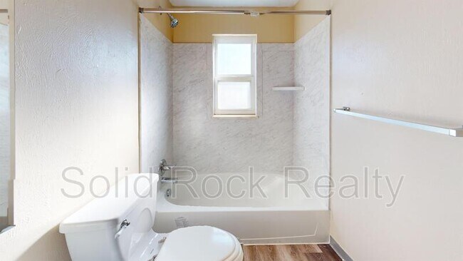 Foto del edificio - 1068 Western Dr