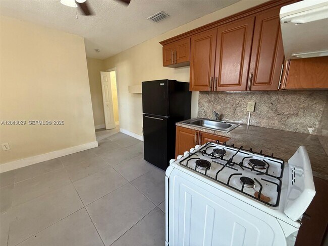 Foto del edificio - 2339 NW 35th St