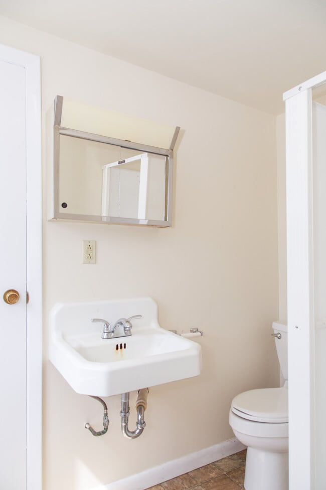 Building Photo - 56 Drew St