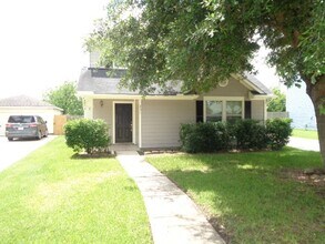 Building Photo - 231 Silver Mist Cir