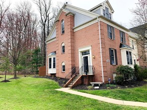 Building Photo - 700 Leister Dr