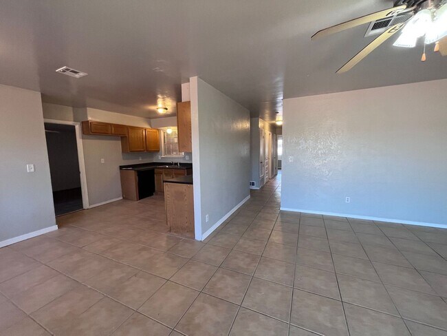 Foto del edificio - 4 Bedroom 2 Bath in OKC!