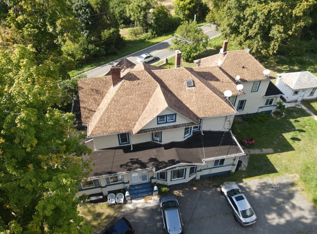 Foto del edificio - 111 Decker Pond Rd