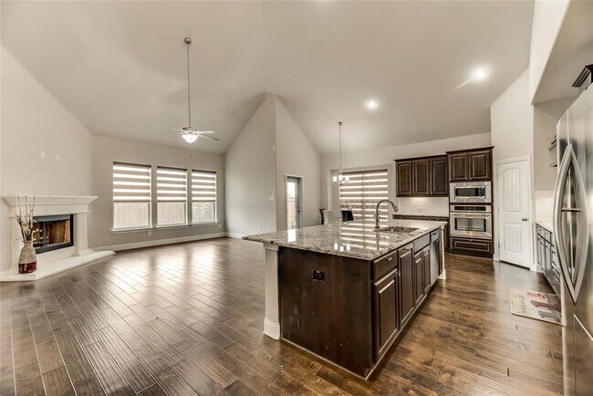 Foto del edificio - 13525 Blue Bell Dr