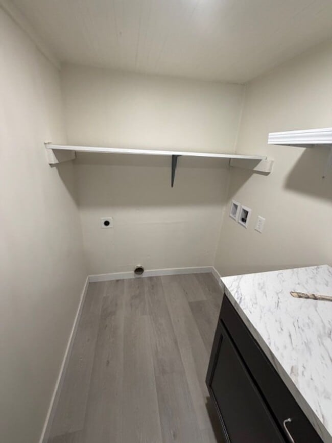 Foto del edificio - Stylish & Updated 2-Bedroom Home