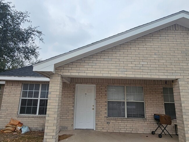 Building Photo - 1006 Lilia Dr