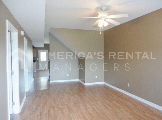 Building Photo - Beautiful Town Home for Rent in Calera, AL...