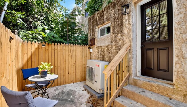 Foto del edificio - 5229 Jefferson St