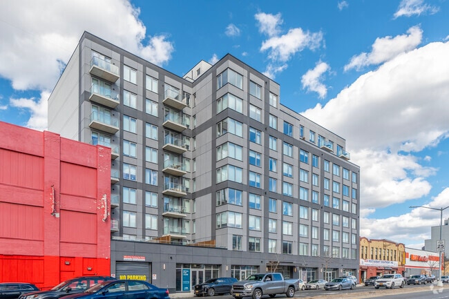 Building Photo - The Alanza