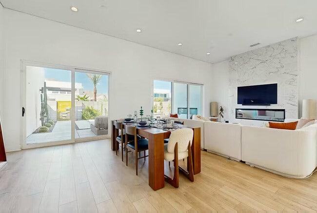 Foto del edificio - 3534 Ambassador Dr