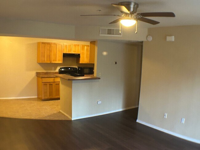 Foto del edificio - Beautiful 2 bedroom 2 bathroom condo (Avai...