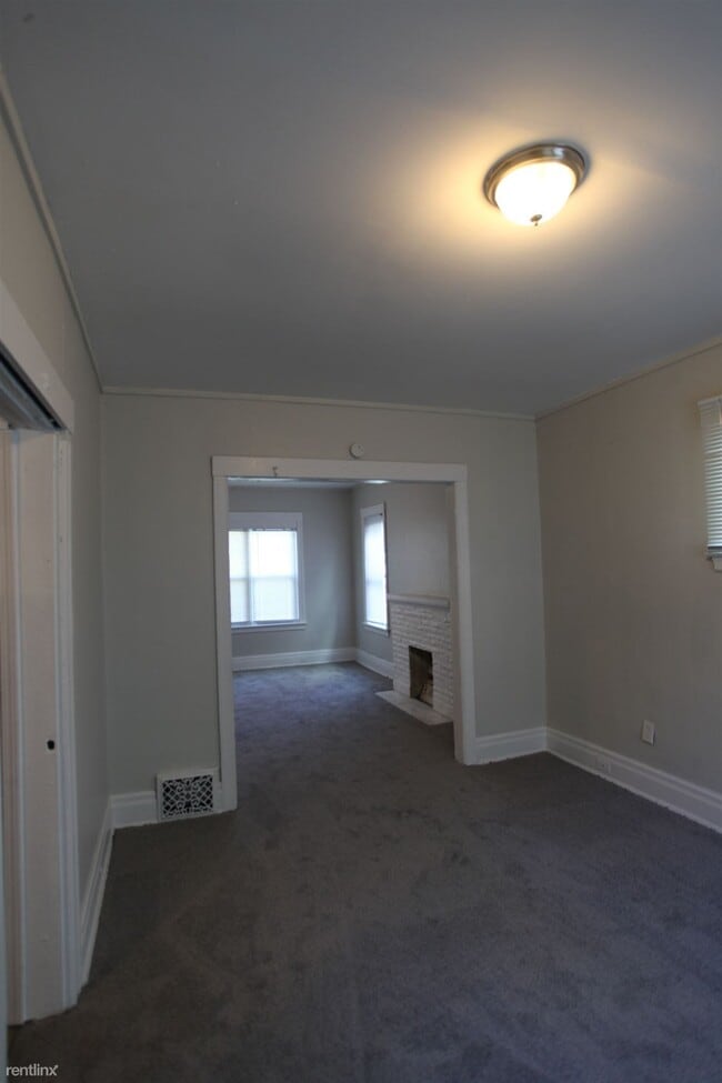 Building Photo - 4 br, 1 bath House - 428 King St 428 King
