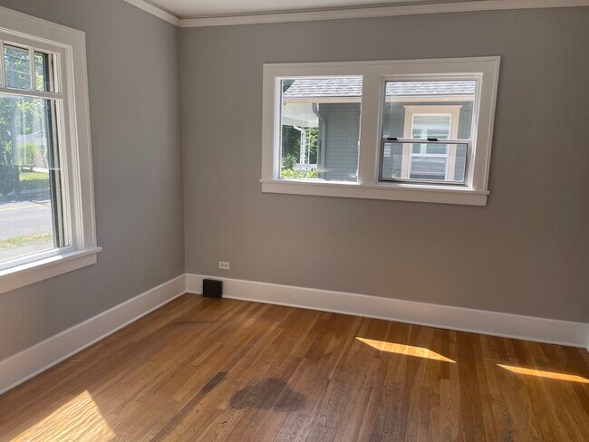 Building Photo - 3935 NE 15th Ave