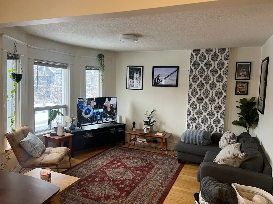 Primary Photo - 157 Mavety St