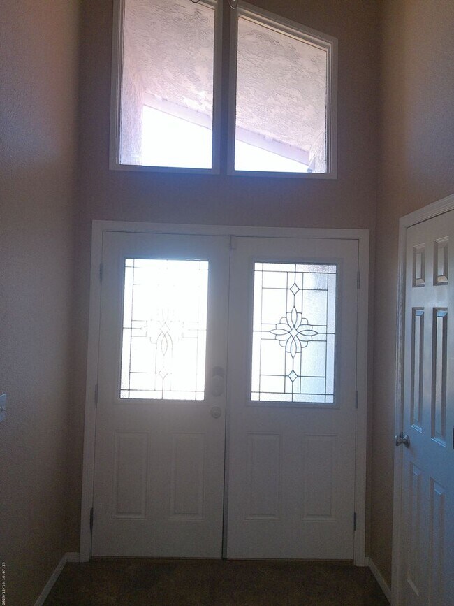 Foto del edificio - Pool Home 3 bedroom 2 bathroom Long term