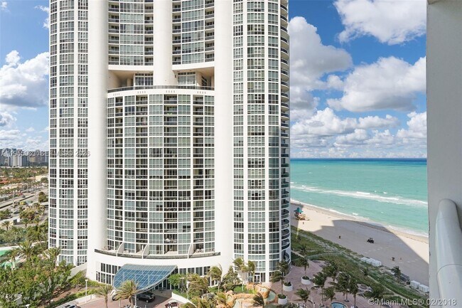 Foto del edificio - 18101 Collins Ave