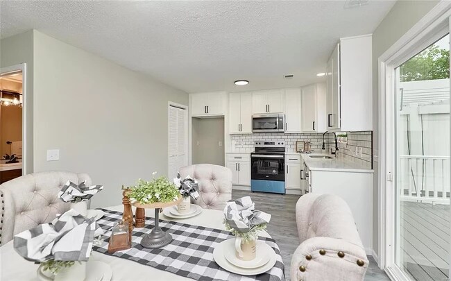 Building Photo - 1330 Sunview Dr